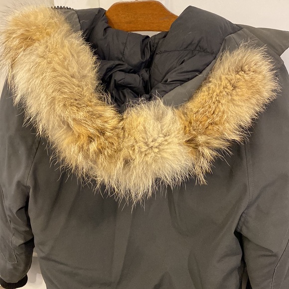 Beautiful grey Canada Goose jacket - Picture 8 of 11